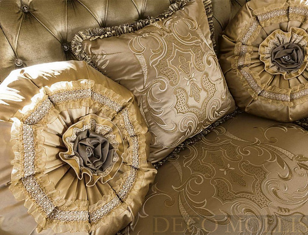 Трехместный диван светлый Madame Royale фото 3