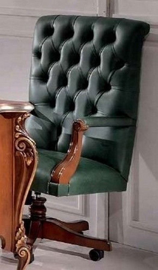 Кожаное кресло для кабинета