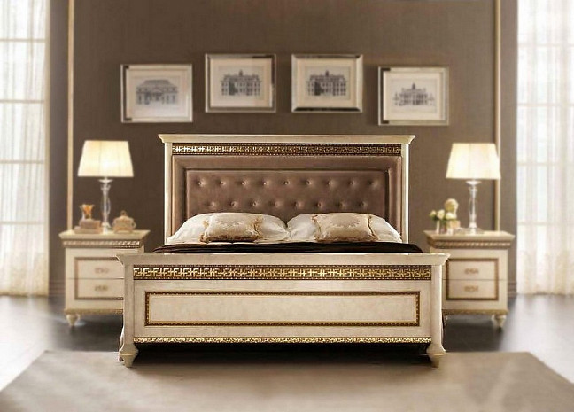 Кровать двуспальная с мягким изголовьем классическая Fantasia фото 1