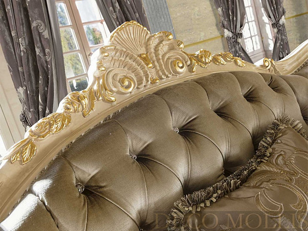Трехместный диван светлый Madame Royale фото 2