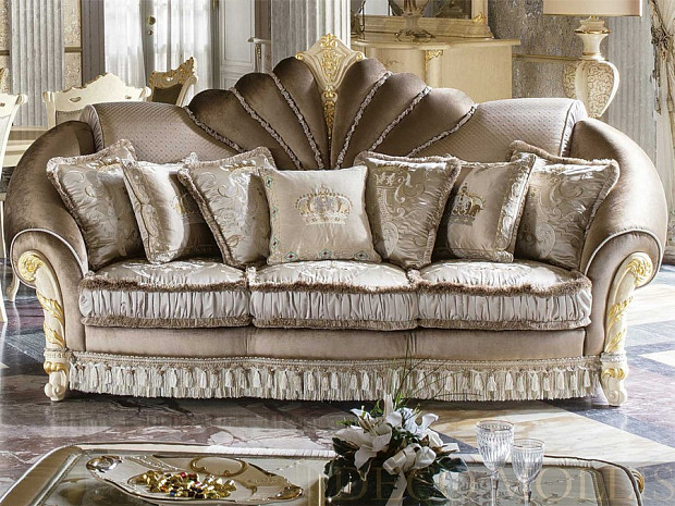 Трехместный классический диван Madame Royale фото 1