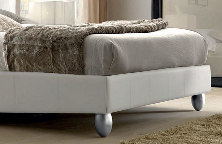 Кровать в спальню в современном стиле белая Mylife фото 3
