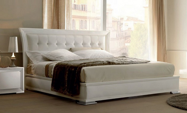Кровать двуспальная с мягким изголовьем белая Mylife фото 1